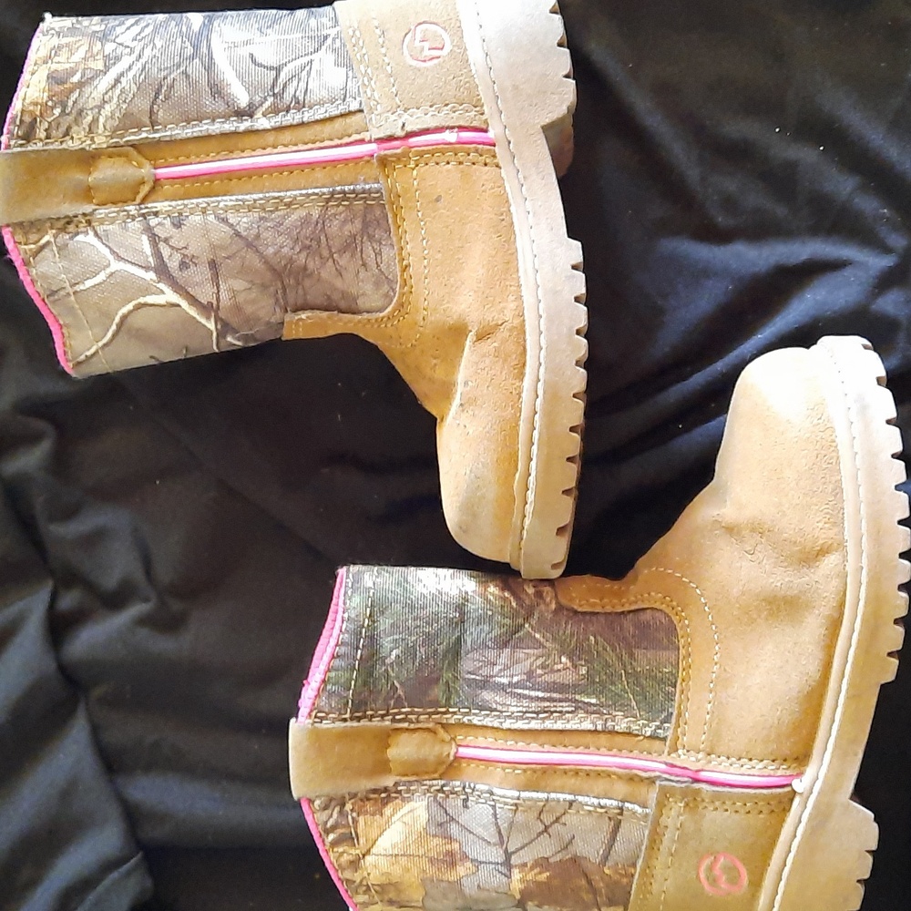 Toddler size 8 Magellan Camo Boots